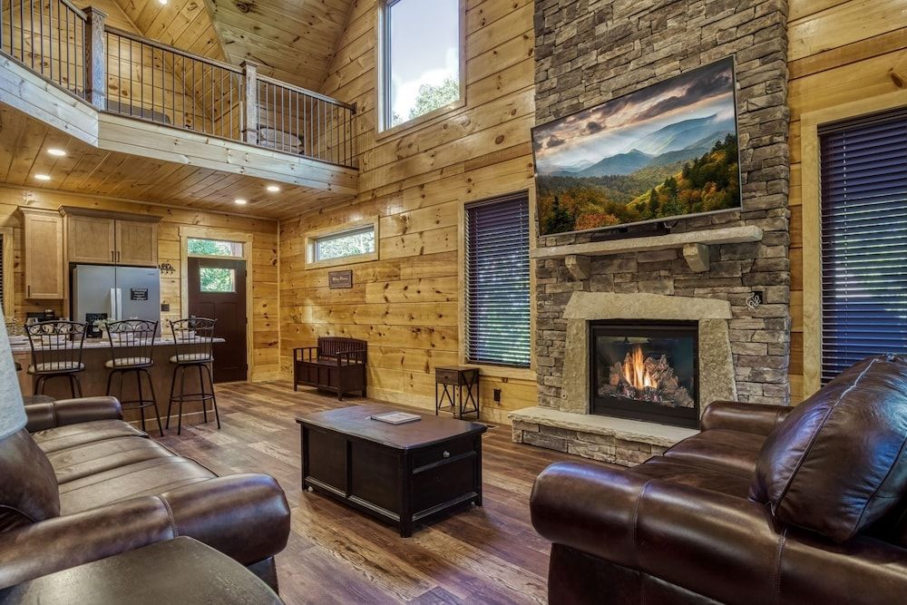 Bear Tracks Lodge 4 Bedroom Cabin by RedAwning Cabin, 4 Bedrooms 19