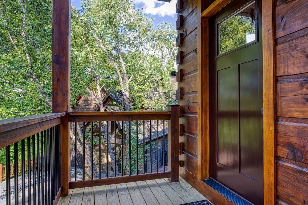 Bear Tracks Lodge 4 Bedroom Cabin by RedAwning Cabin, 4 Bedrooms 40