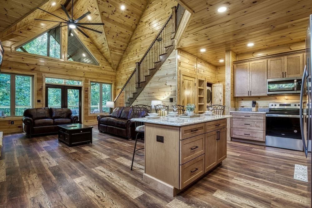 Bear Tracks Lodge 4 Bedroom Cabin by RedAwning Cabin, 4 Bedrooms 17