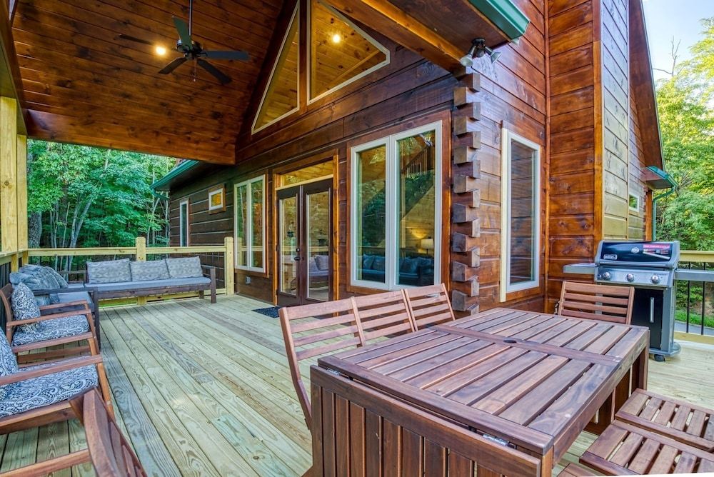 Bear Tracks Lodge 4 Bedroom Cabin by RedAwning Cabin, 4 Bedrooms 48