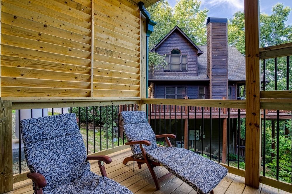 Bear Tracks Lodge 4 Bedroom Cabin by RedAwning Cabin, 4 Bedrooms 45