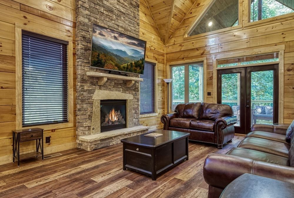 Bear Tracks Lodge 4 Bedroom Cabin by RedAwning Cabin, 4 Bedrooms 34