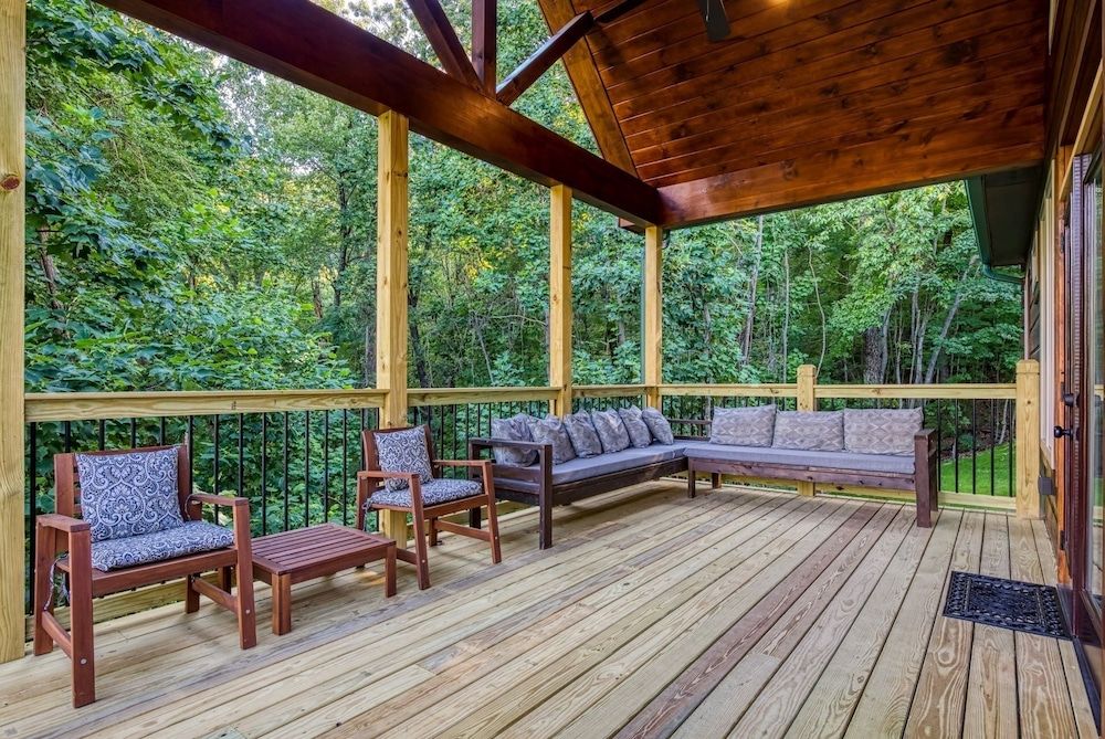 Bear Tracks Lodge 4 Bedroom Cabin by RedAwning Cabin, 4 Bedrooms 47