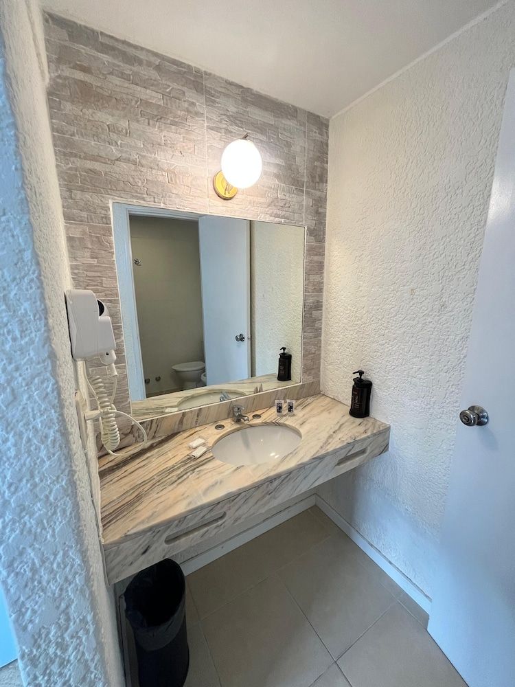 ZAG Coliving Basic Double or Twin Room 11