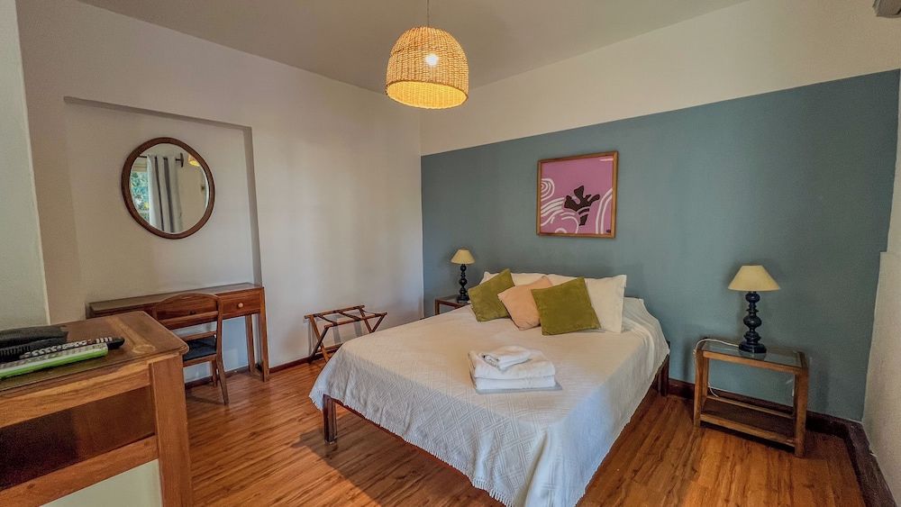 Viajero Colonia Hostel Triple Room, Multiple Beds 3