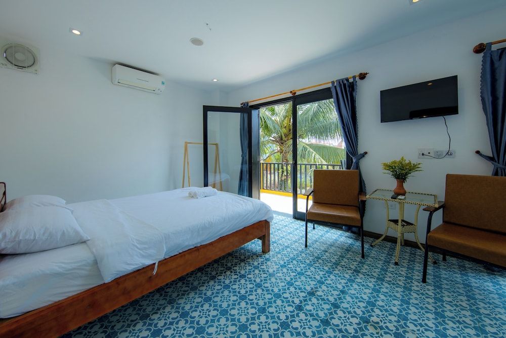 Azure Beach Hotel Deluxe Double or Twin Room 5