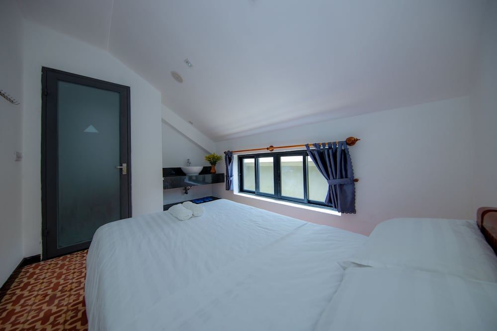 Azure Beach Hotel Basic Single Room 5