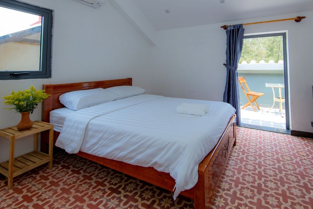 Azure Beach Hotel Basic Double Room 4