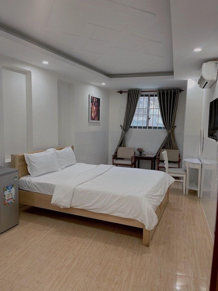 Basic Room, 1 King Bed, Non Smoking, City View