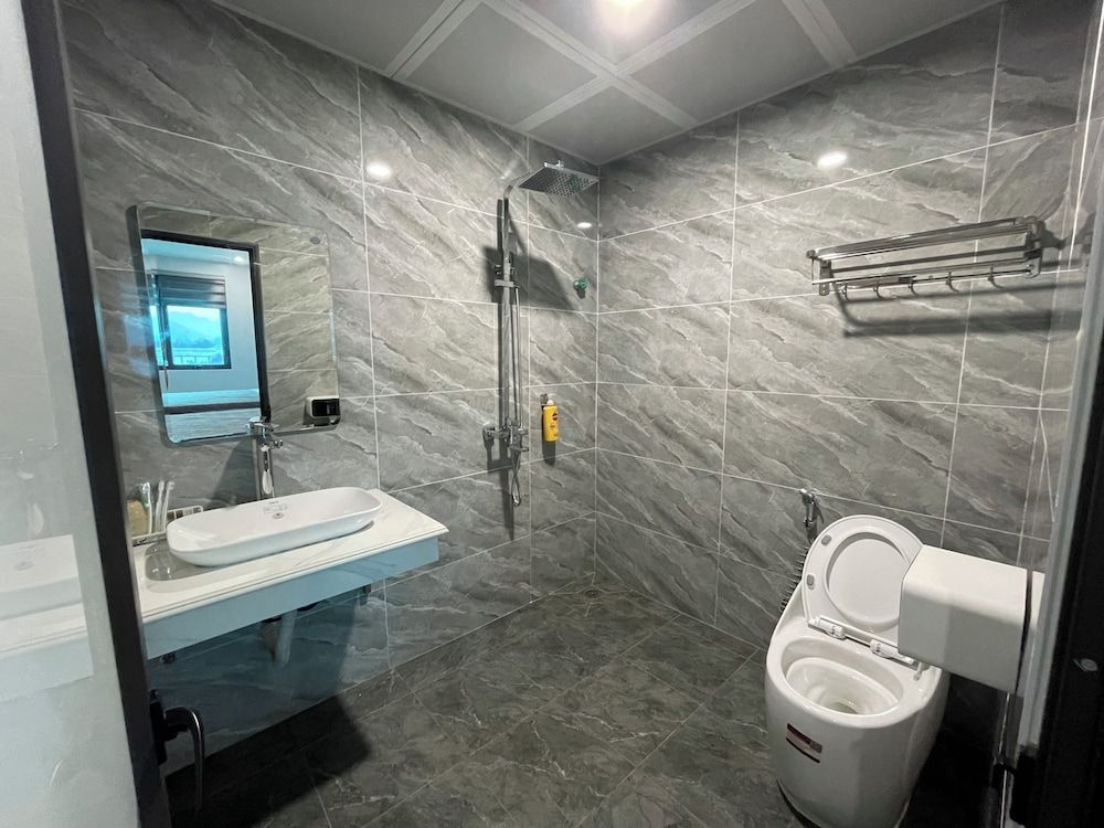 Như Ý Hotel Family Room, City View 6