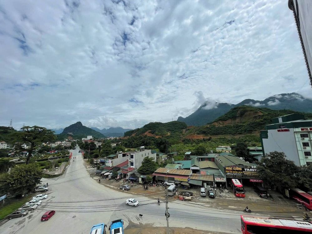 Như Ý Hotel Deluxe Double Room, Balcony 4