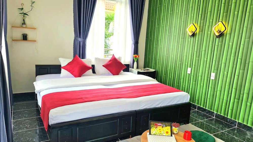 Panoramic Triple Room, Balcony, City View
