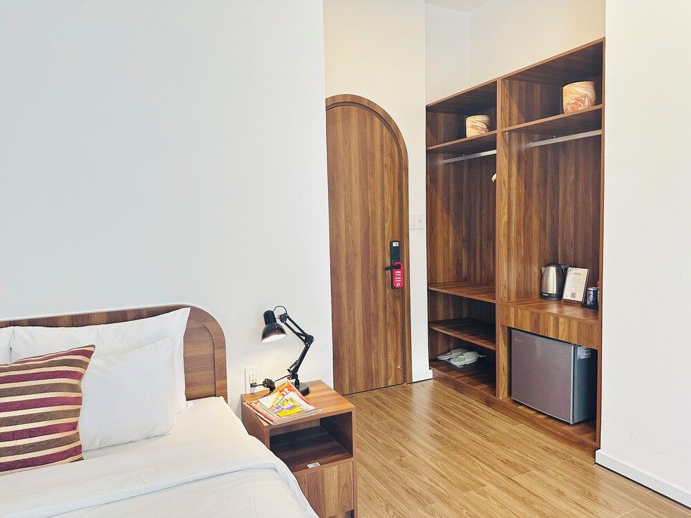 QR Hotel Dalat Superior Double Room, Bathtub 3