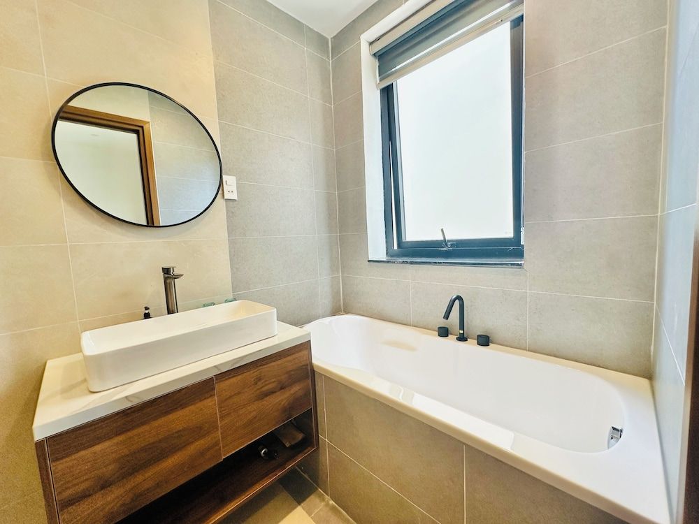 QR Hotel Dalat Superior Double Room, Bathtub 10