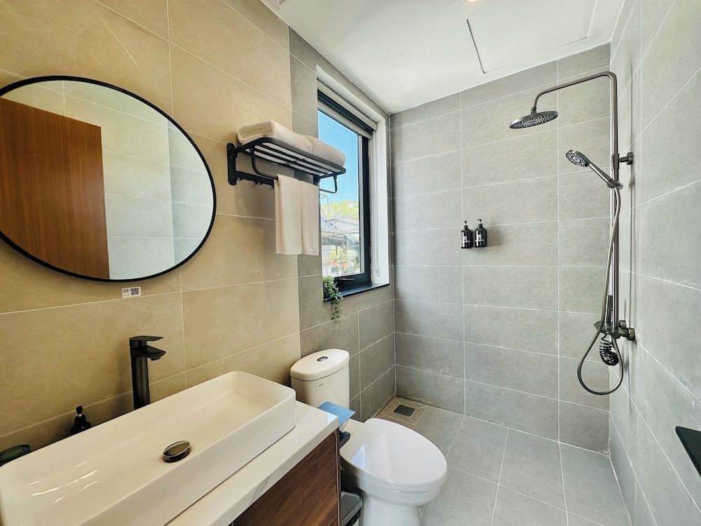 QR Hotel Dalat Suite Double with Bathtub 15