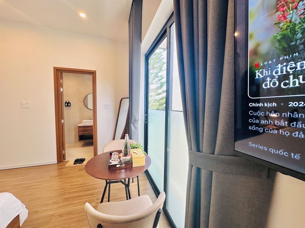 QR Hotel Dalat Superior Double Room, Bathtub 8