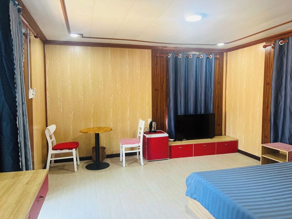 Deluxe Studio