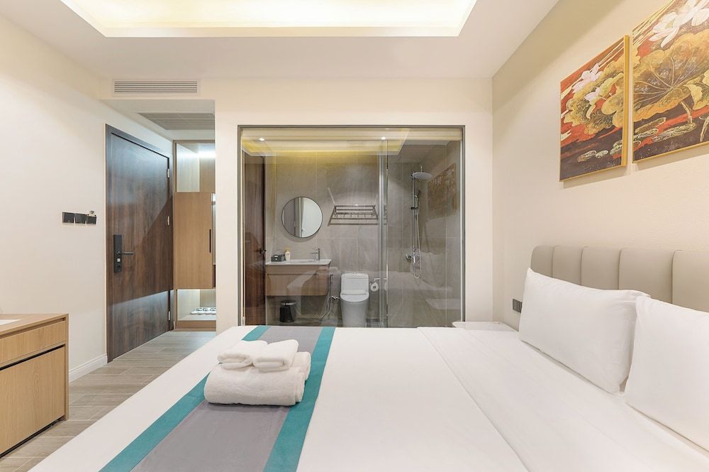 Superior Double Room, City View