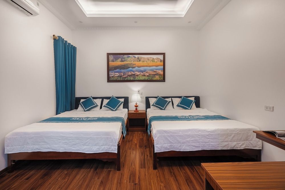 New Sky Hotel Family Quadruple Room, City View 4