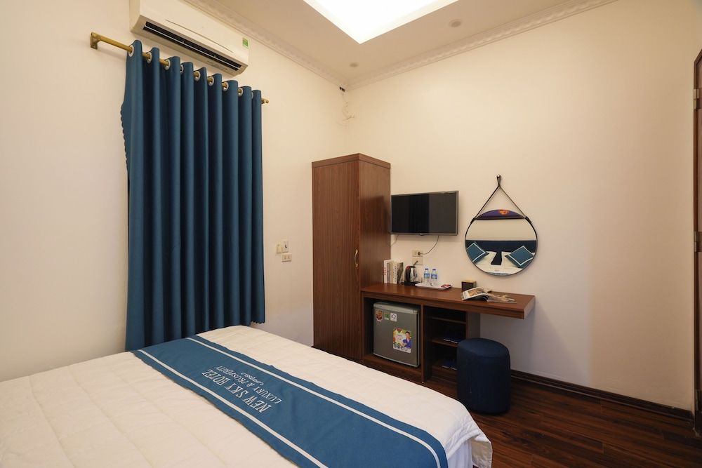 New Sky Hotel Family Quadruple Room, City View 3