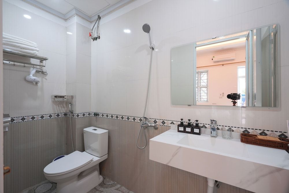 New Sky Hotel Family Quadruple Room, City View 5