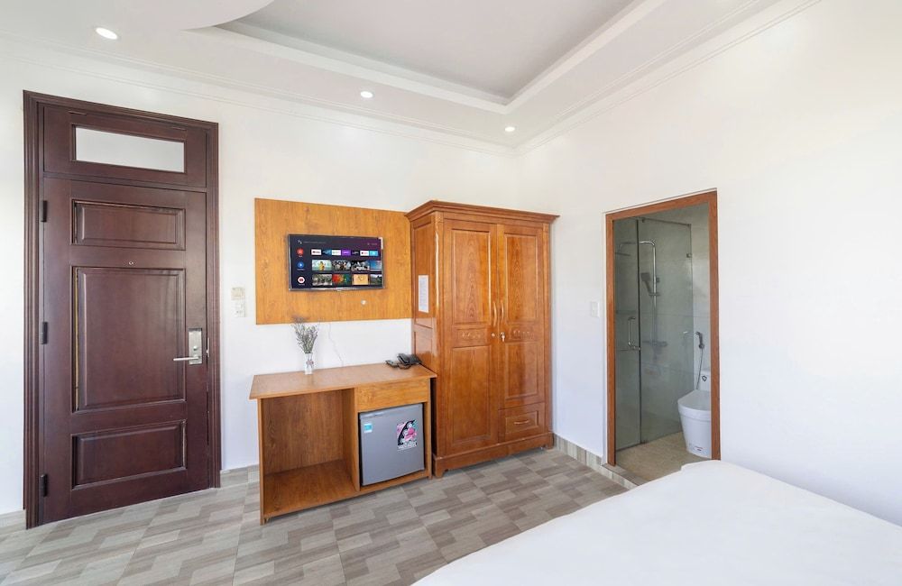 Clivia Hotel Dalat Deluxe Room, City View 4