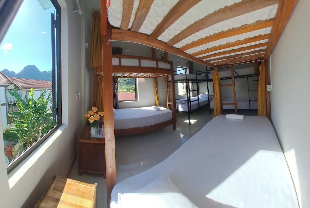 YoLo Pool Bar Villas