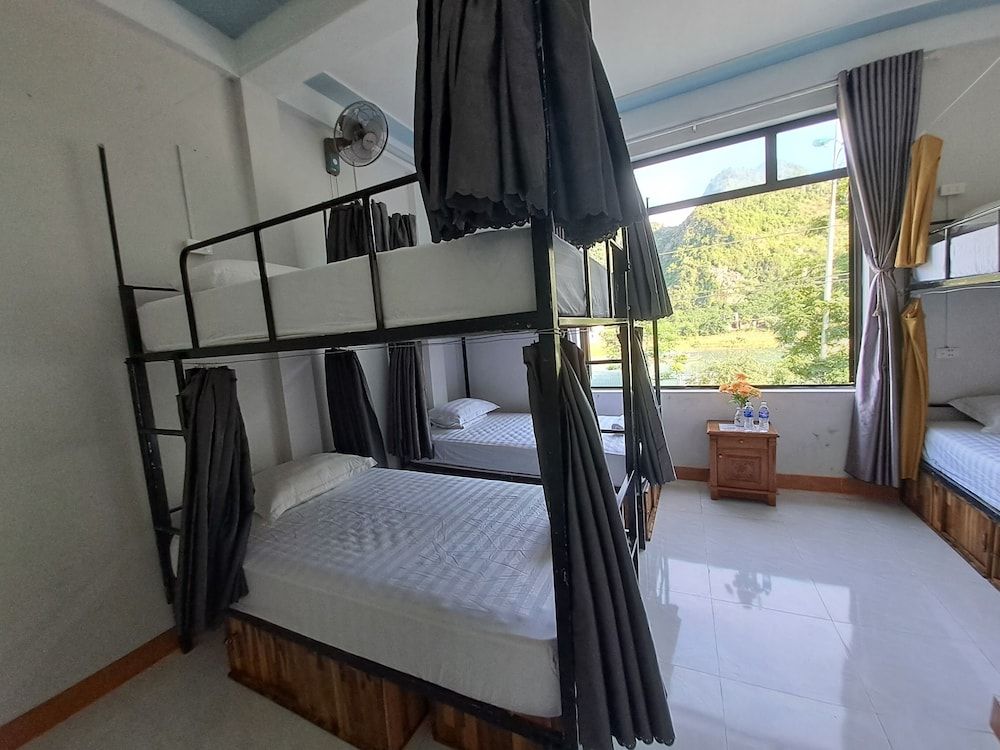 YoLo Pool Bar Villas Standard Shared Dormitory, Air conditioning, Pool View 3