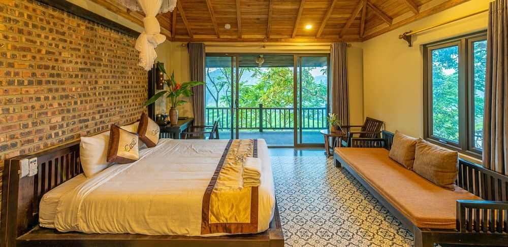 Deluxe Room, 1 King Bed, Balcony, Valley View