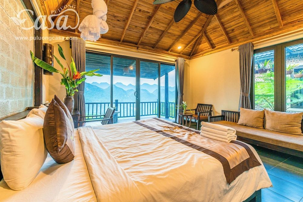 Suite, 1 King Bed, Balcony, Pool View