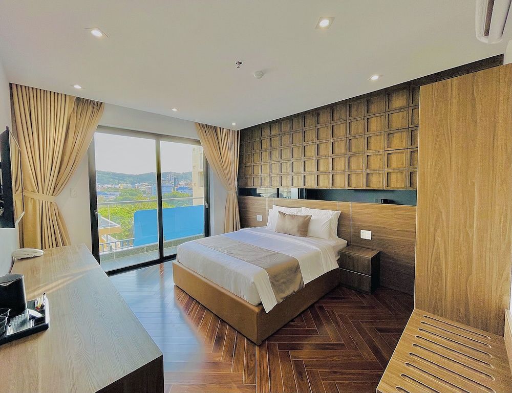 Deluxe Double Room Single Use, Balcony