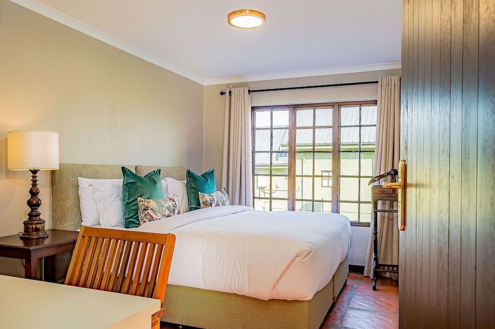 Classic Cottage, 2 Bedrooms, Lake View