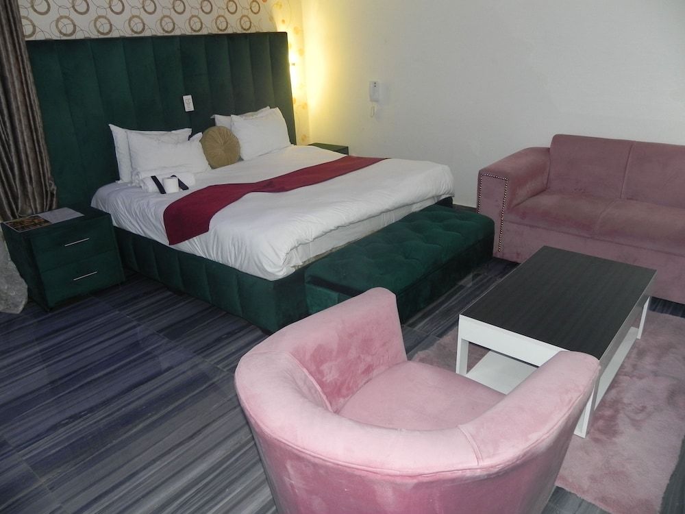 Gold Crown international Hotel Deluxe Suite 12