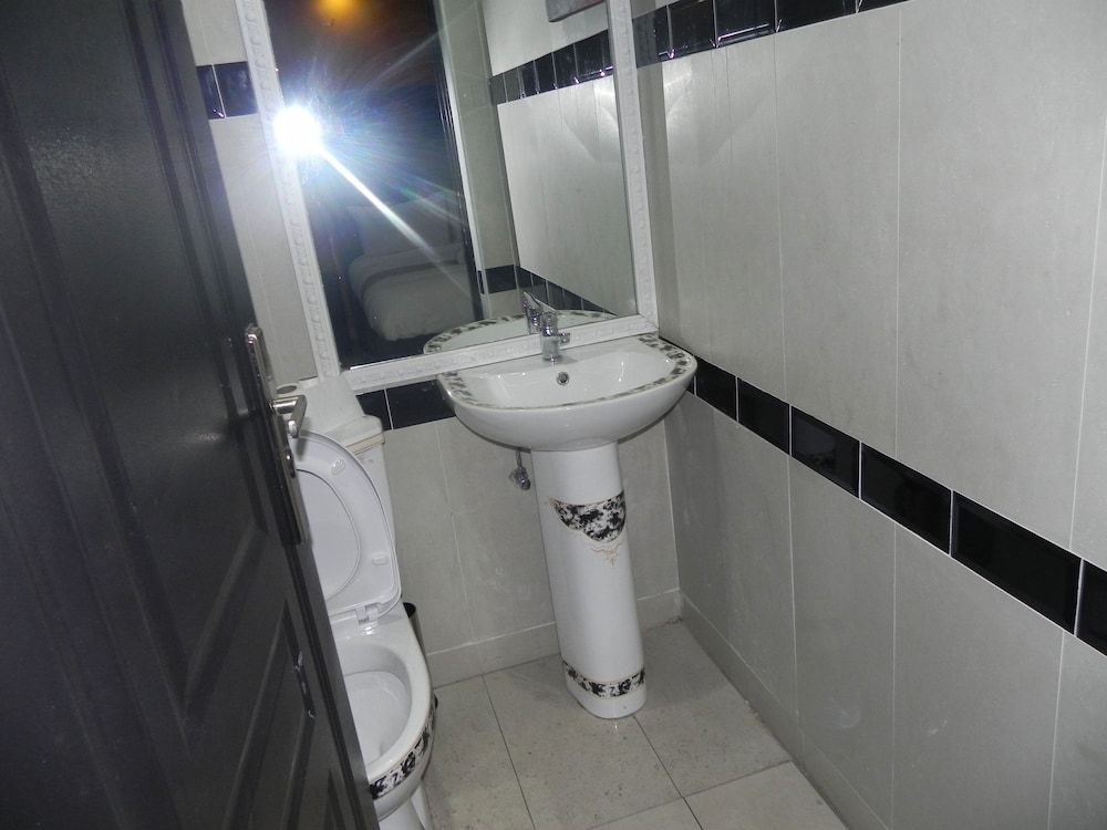 Gold Crown international Hotel Family Room 15