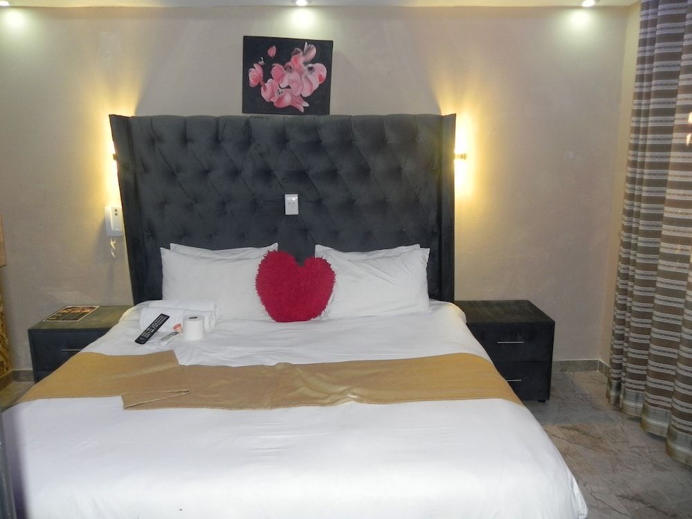 Gold Crown international Hotel Classic Room 4