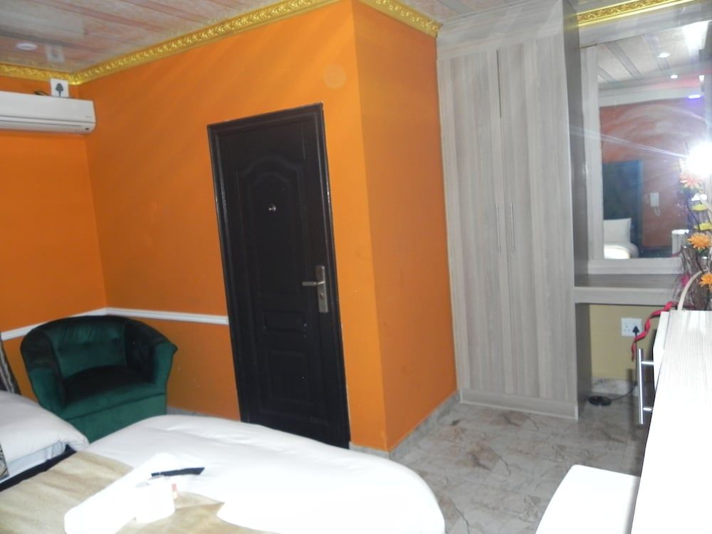 Gold Crown international Hotel Family Room 5