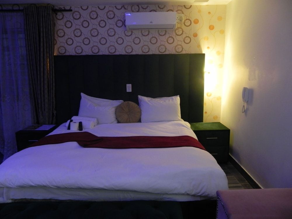 Gold Crown international Hotel Deluxe Suite 15