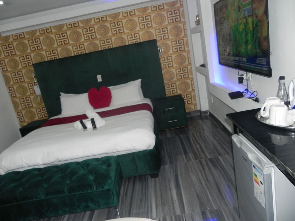 Gold Crown international Hotel Deluxe Suite 14