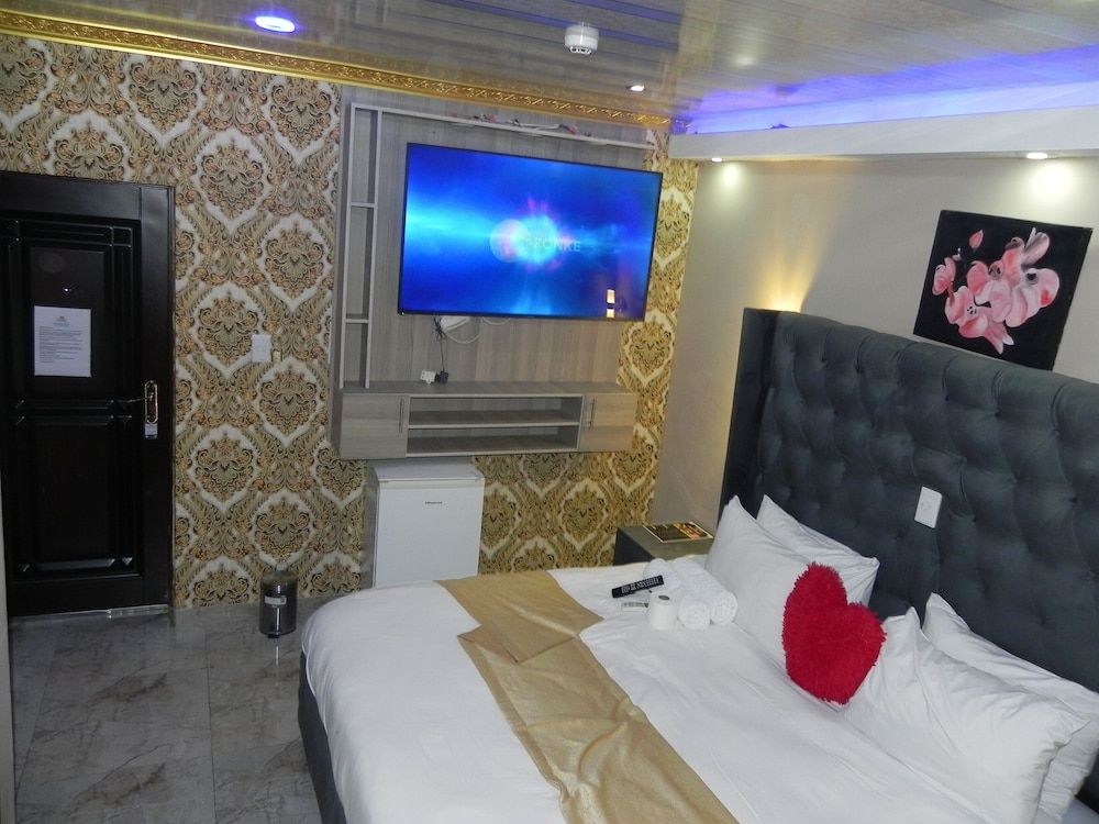 Gold Crown international Hotel Classic Room 7