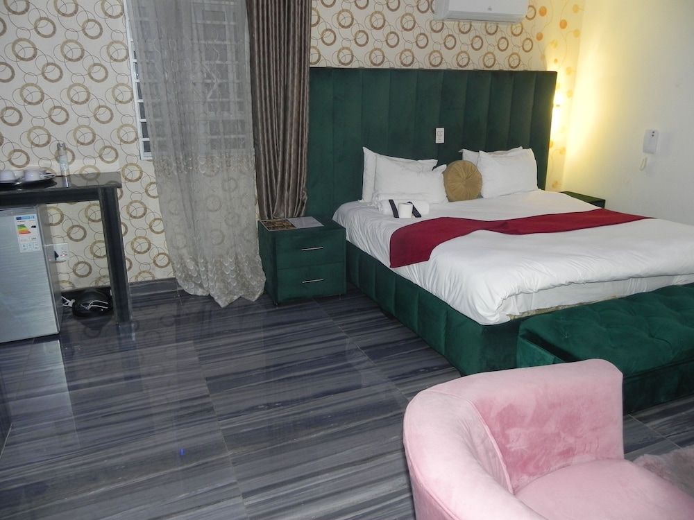 Gold Crown international Hotel Deluxe Suite 7