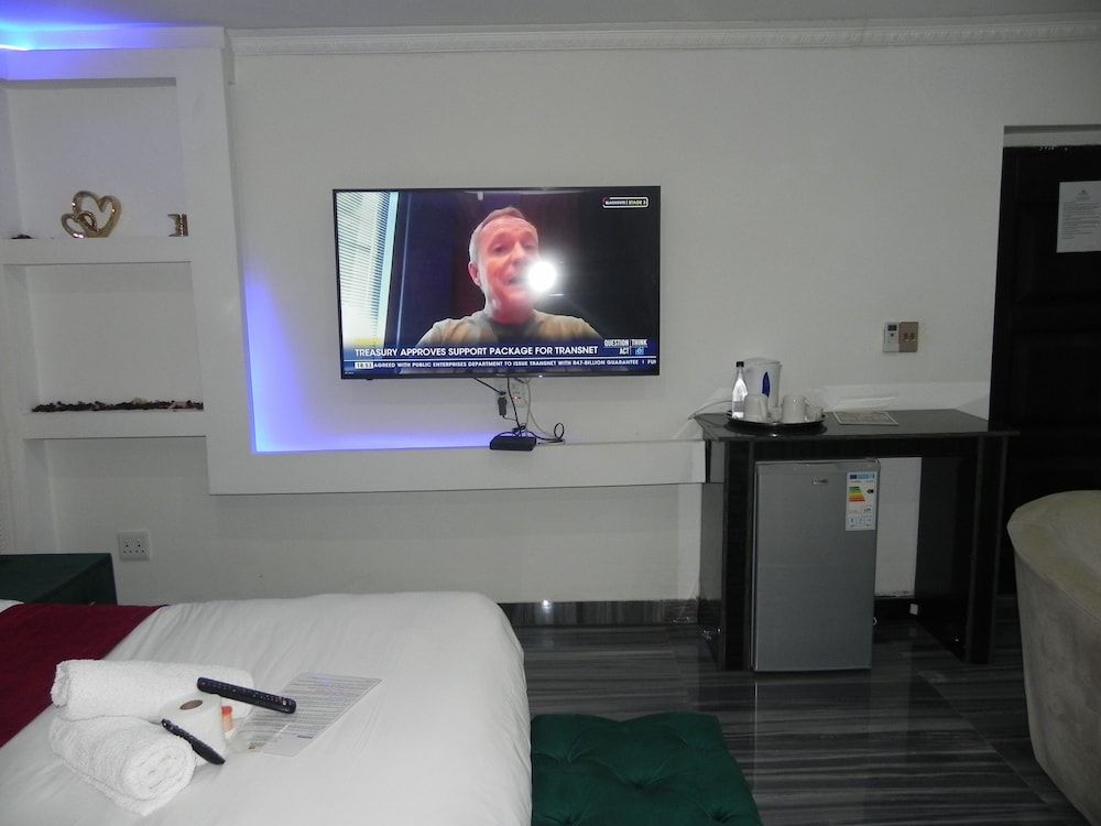 Gold Crown international Hotel Deluxe Suite 16