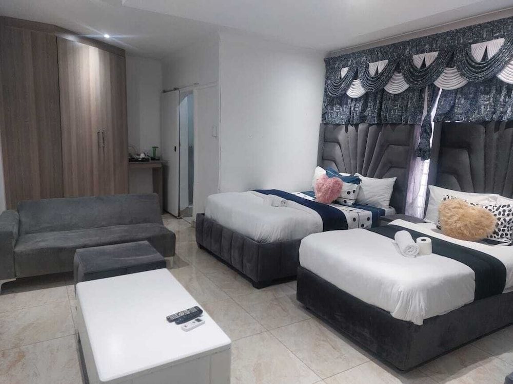 Family Room, Multiple Beds