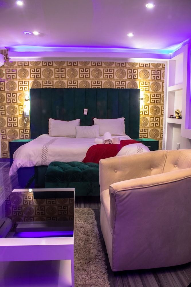 Gold Crown international Hotel Deluxe Suite 2