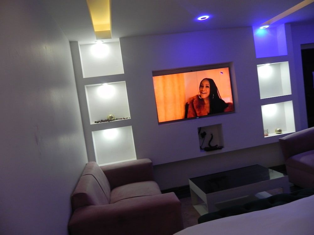 Gold Crown international Hotel Deluxe Suite 24