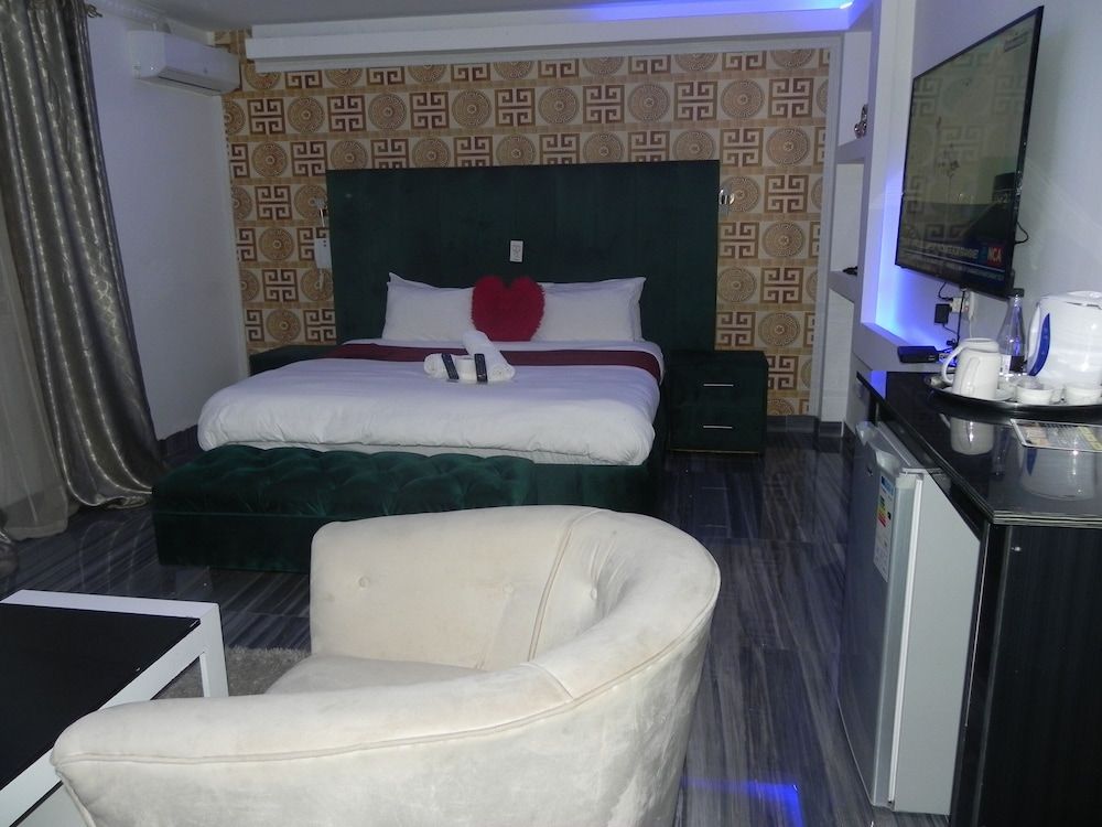 Gold Crown international Hotel Deluxe Suite 3