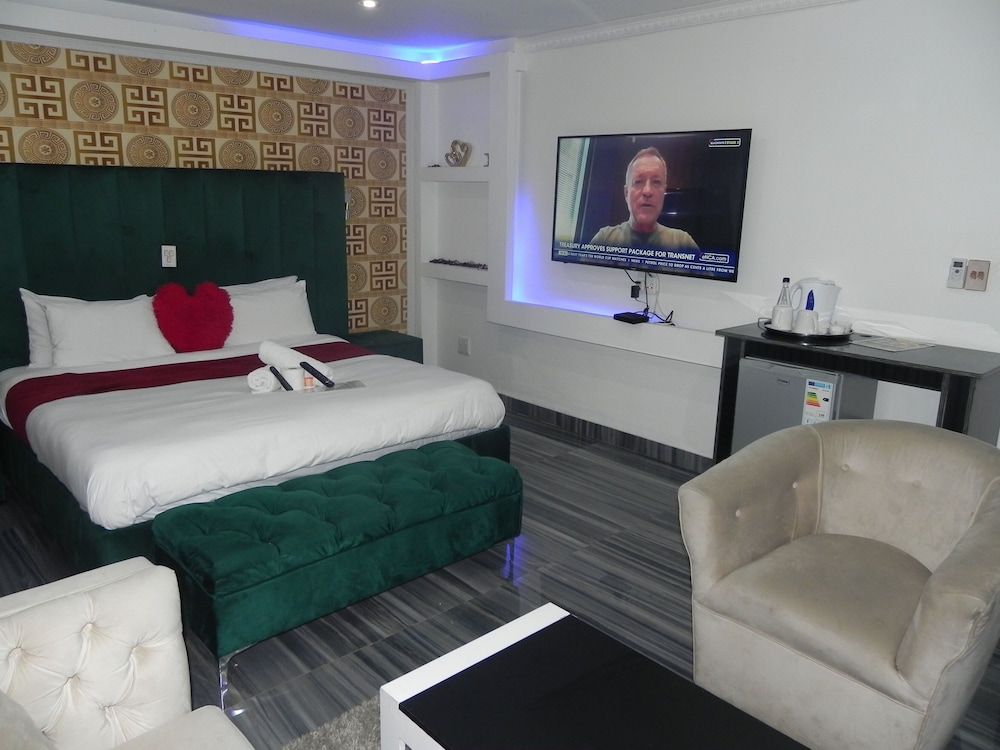 Gold Crown international Hotel Deluxe Suite 5