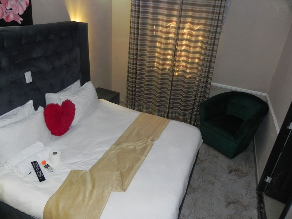 Gold Crown international Hotel Classic Room 9