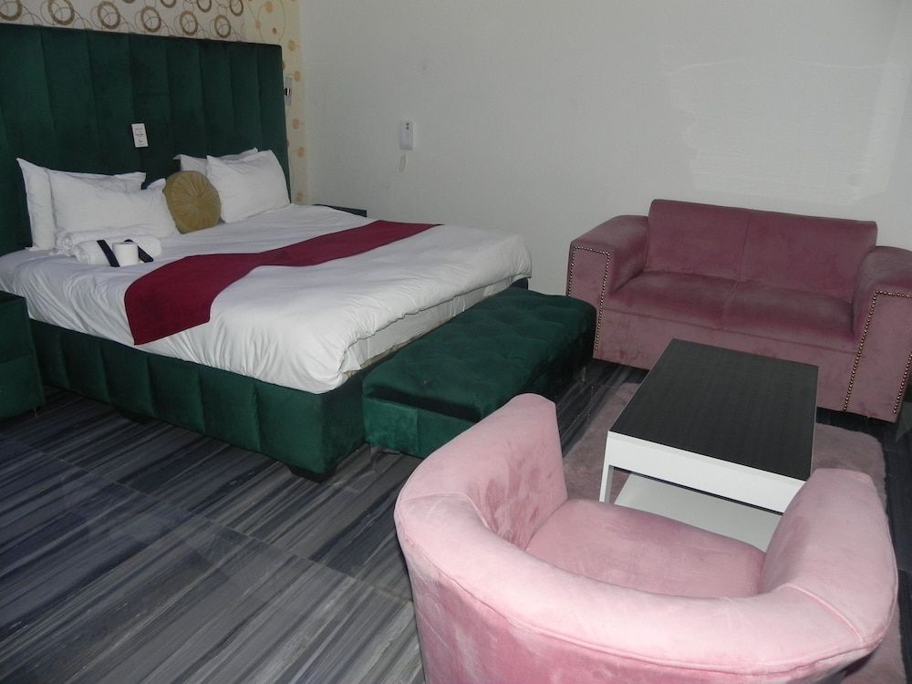 Gold Crown international Hotel Deluxe Suite 21