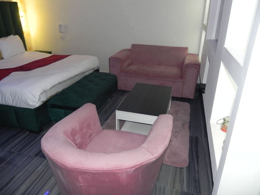 Gold Crown international Hotel Deluxe Suite 13