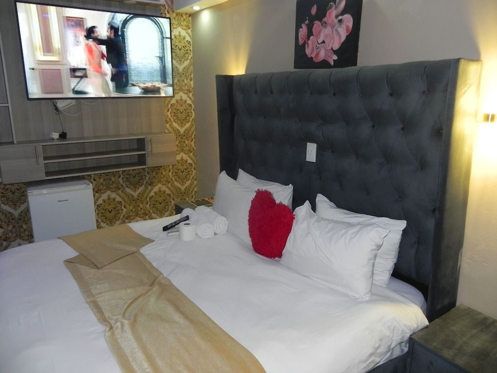 Gold Crown international Hotel Classic Room 2